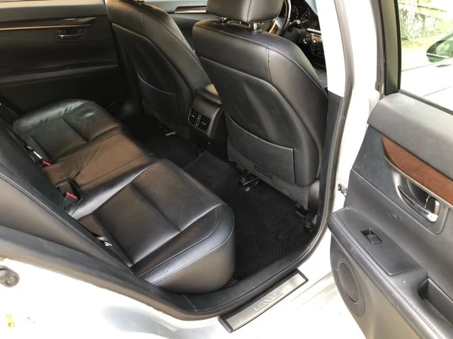 2013 Lexus ES 6th Gen - Image 12 of 17