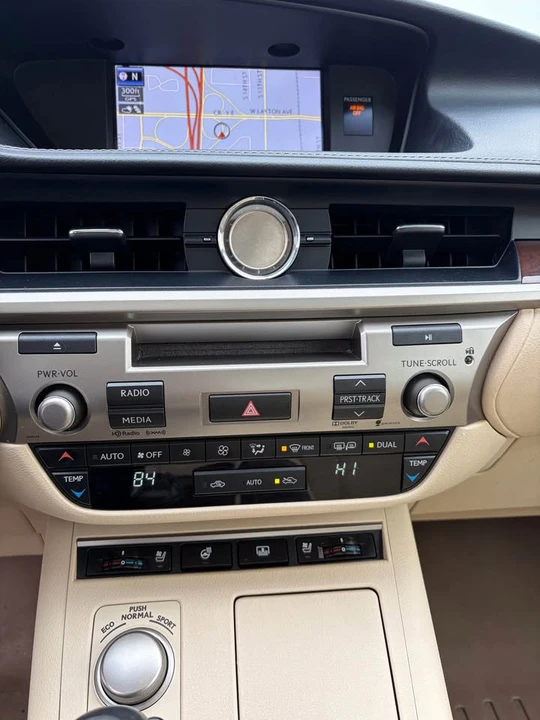 2013 Lexus ES 6th Gen - Image 13 of 16