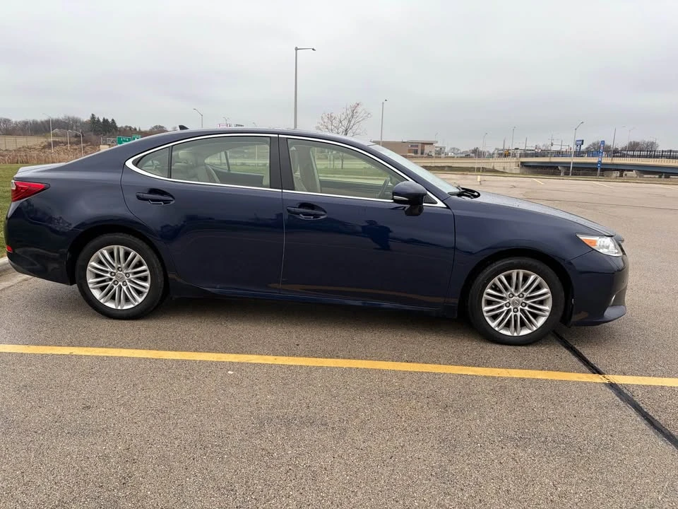 2013 Lexus ES 6th Gen - Image 4 of 16