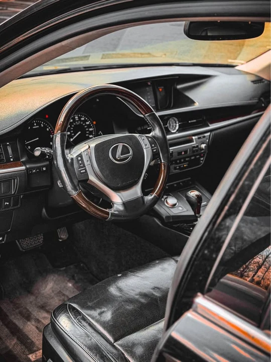 2013 Lexus ES 6th Gen - Image 7 of 20