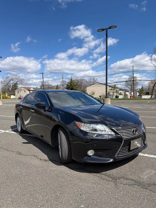 2013 Lexus ES 6th Gen - Image 3 of 20
