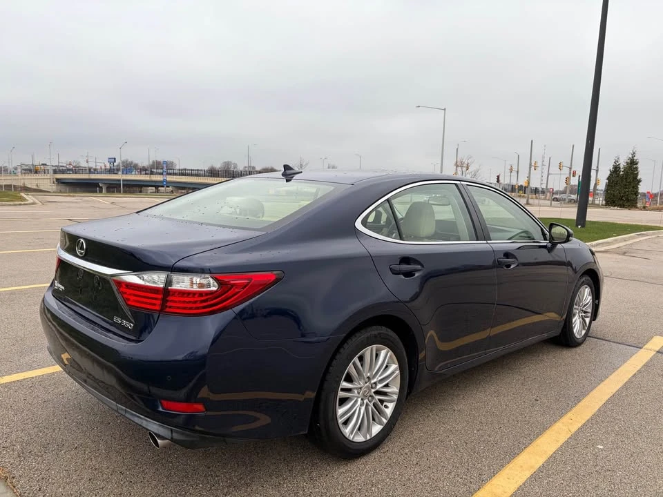 2013 Lexus ES 6th Gen - Image 5 of 16