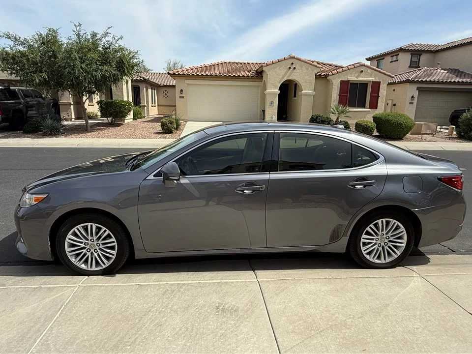 2013 Lexus ES 6th Gen - Image 5 of 16