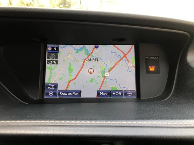 2013 Lexus ES 6th Gen - Image 8 of 17