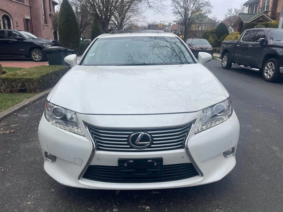 2013 Lexus ES 6th Gen - Image 3 of 19