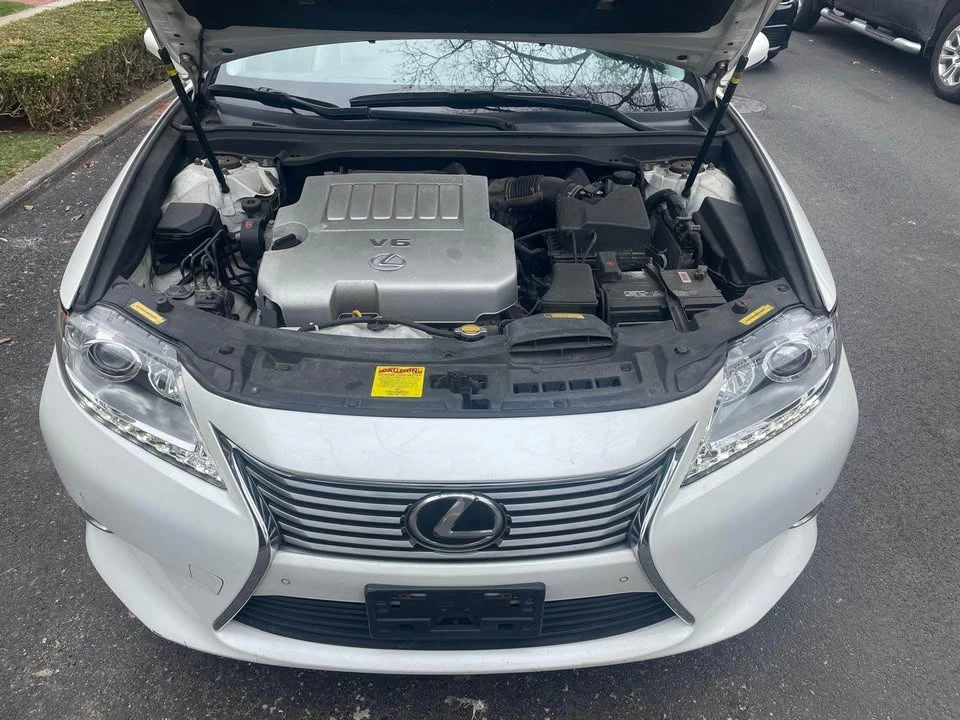 2013 Lexus ES 6th Gen - Image 12 of 19