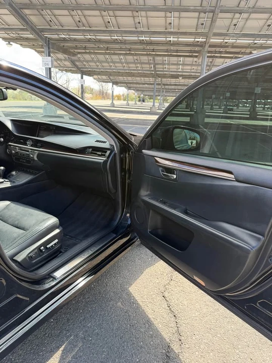 2013 Lexus ES 6th Gen - Image 10 of 20