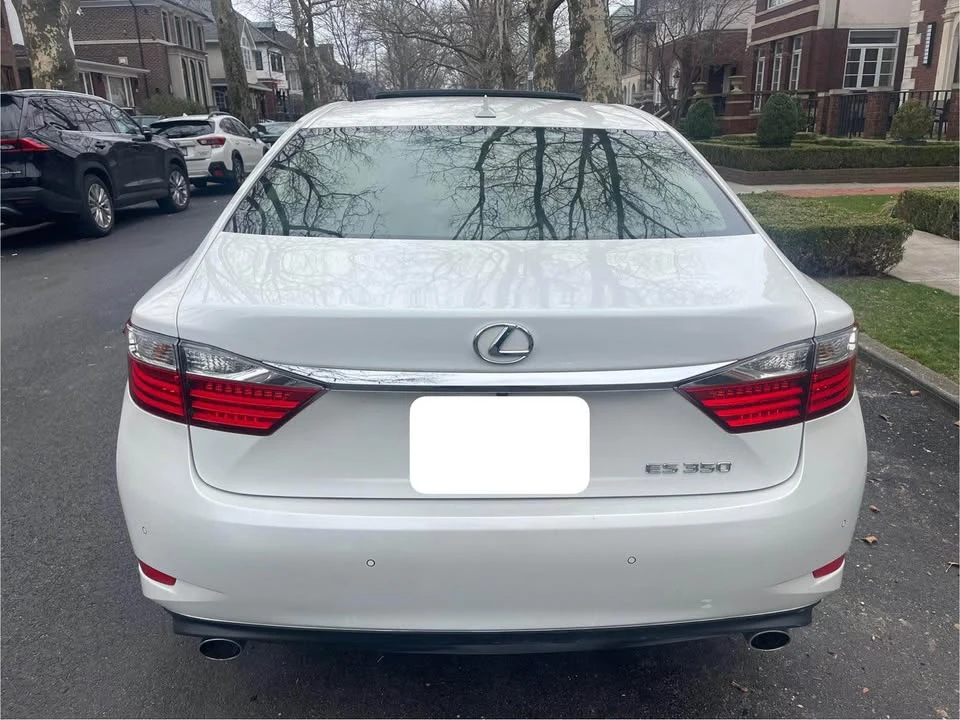 2013 Lexus ES 6th Gen - Image 4 of 19
