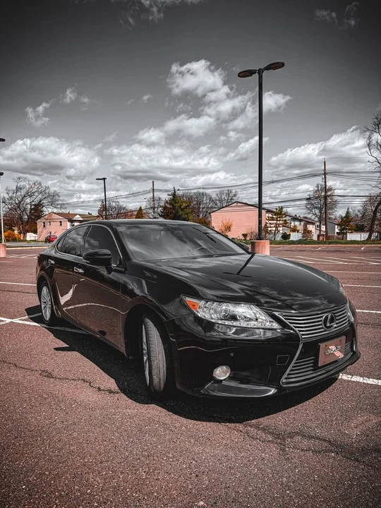 2013 Lexus ES 6th Gen - Image 3 of 20