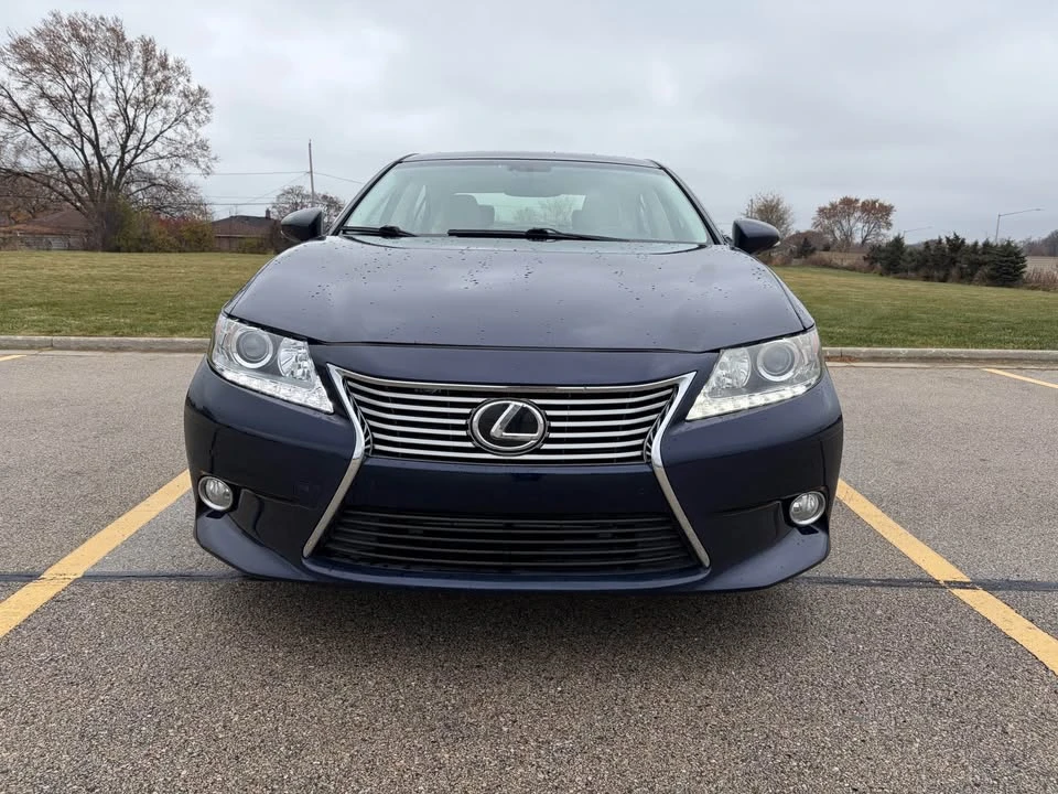 2013 Lexus ES 6th Gen - Image 2 of 16