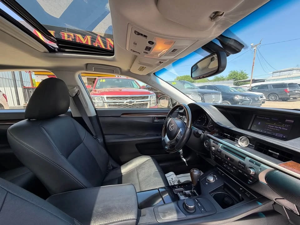 2013 Lexus ES 6th Gen - Image 7 of 8