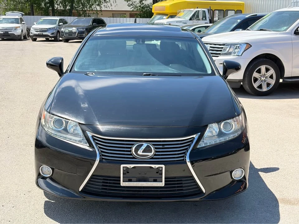 2013 Lexus ES 6th Gen - Image 2 of 8