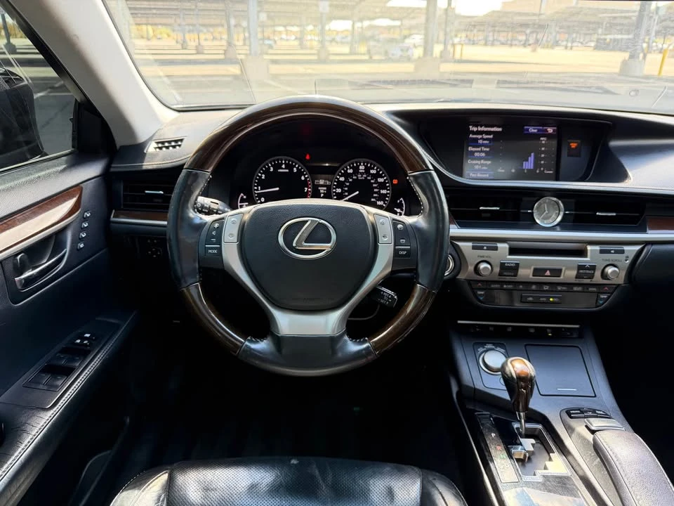 2013 Lexus ES 6th Gen - Image 15 of 20