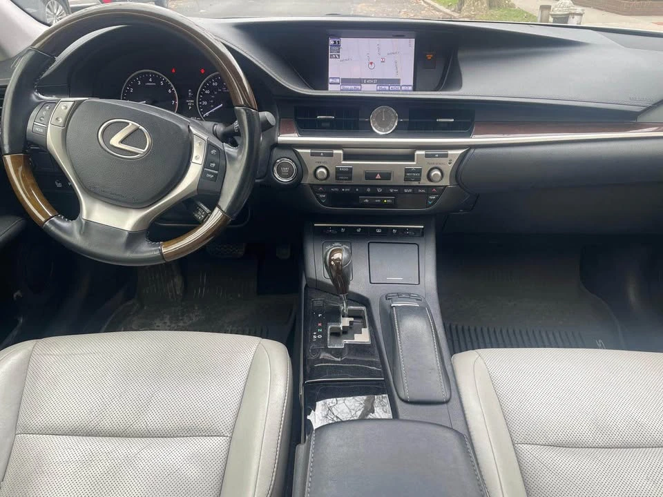 2013 Lexus ES 6th Gen - Image 14 of 19