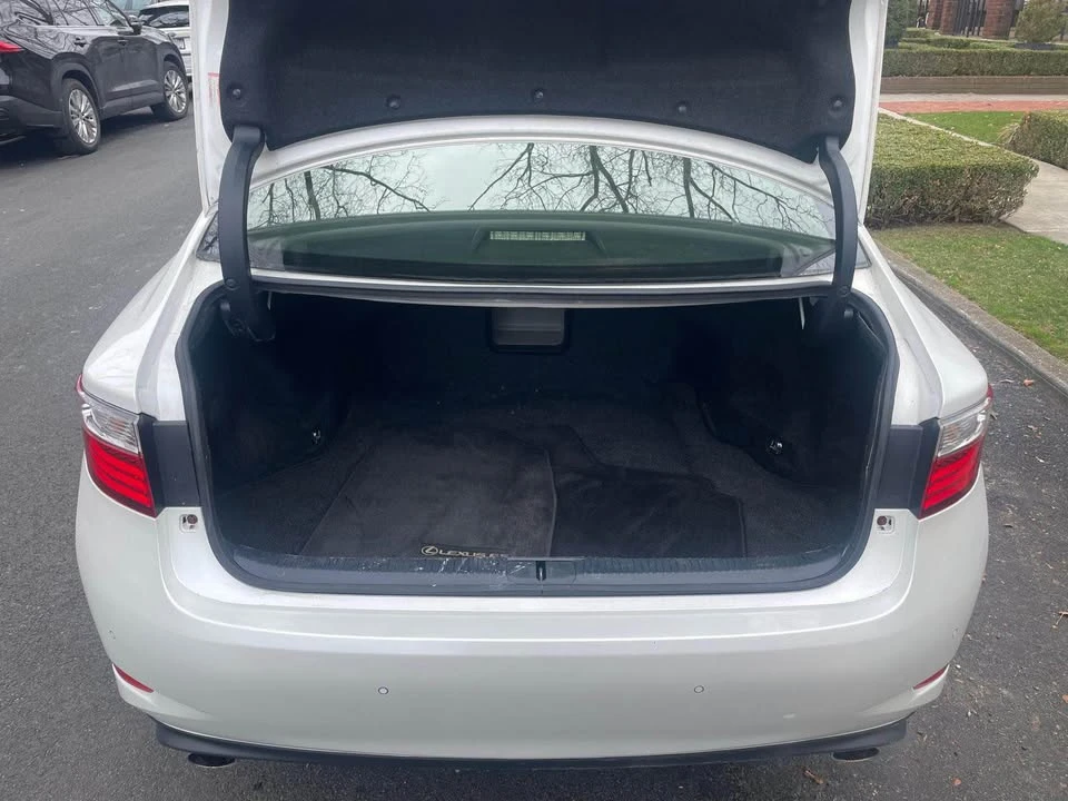 2013 Lexus ES 6th Gen - Image 18 of 19