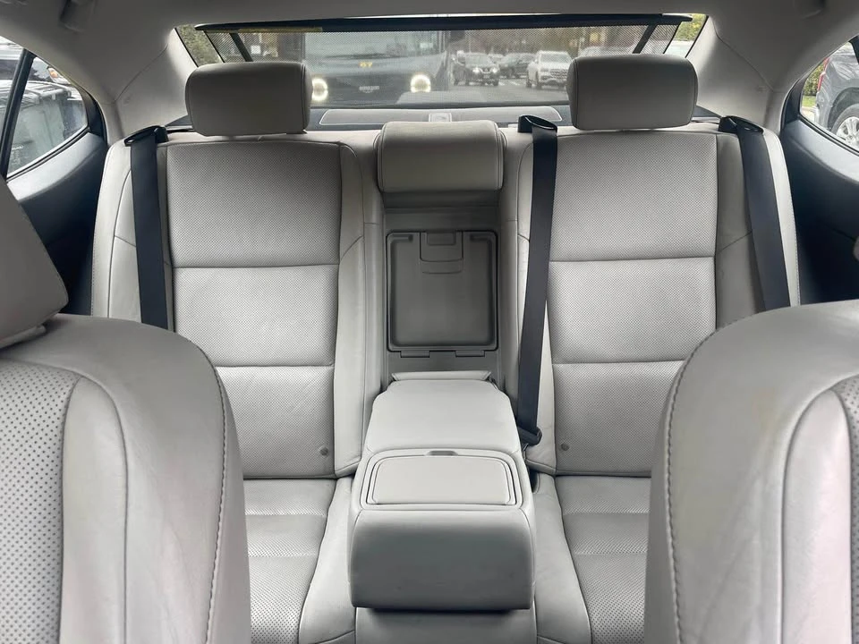 2013 Lexus ES 6th Gen - Image 16 of 19