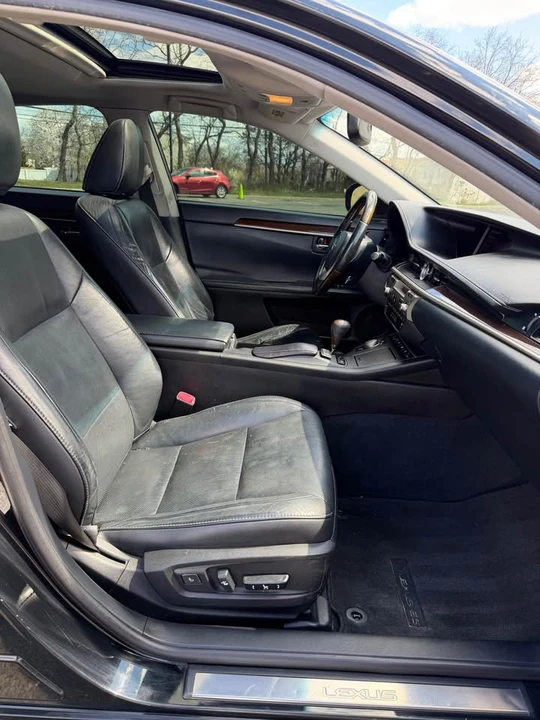 2013 Lexus ES 6th Gen - Image 11 of 20