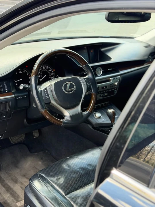 2013 Lexus ES 6th Gen - Image 9 of 20