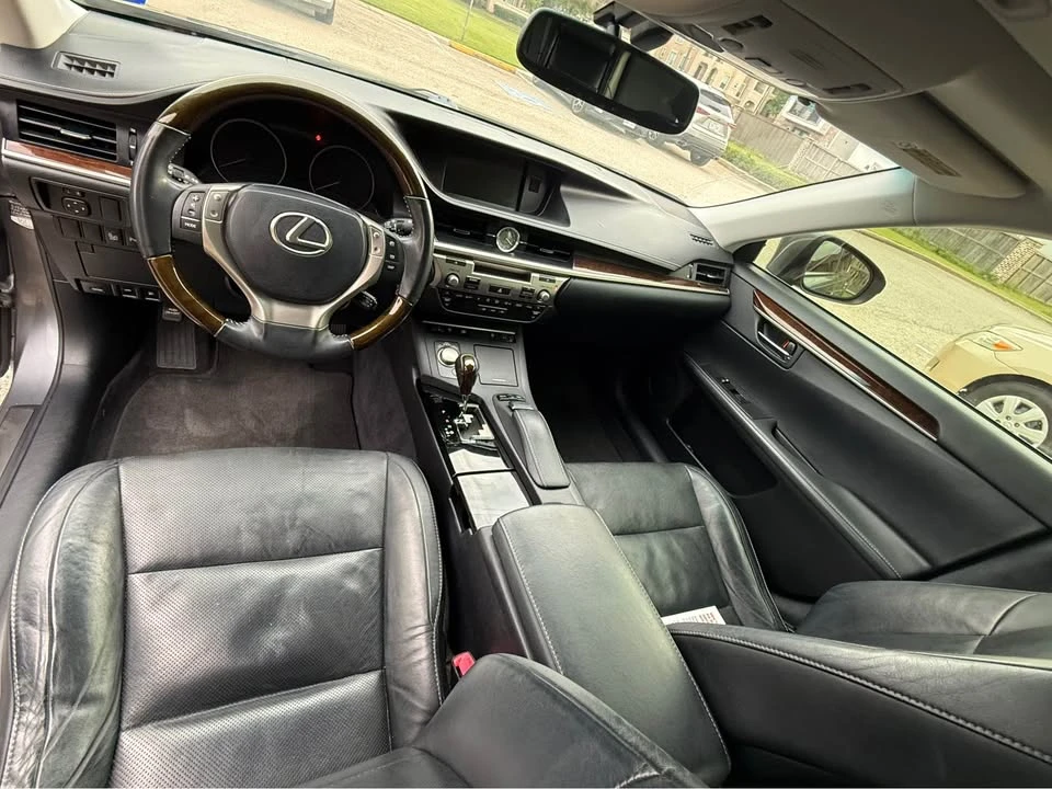 2013 Lexus ES 6th Gen - Image 9 of 13