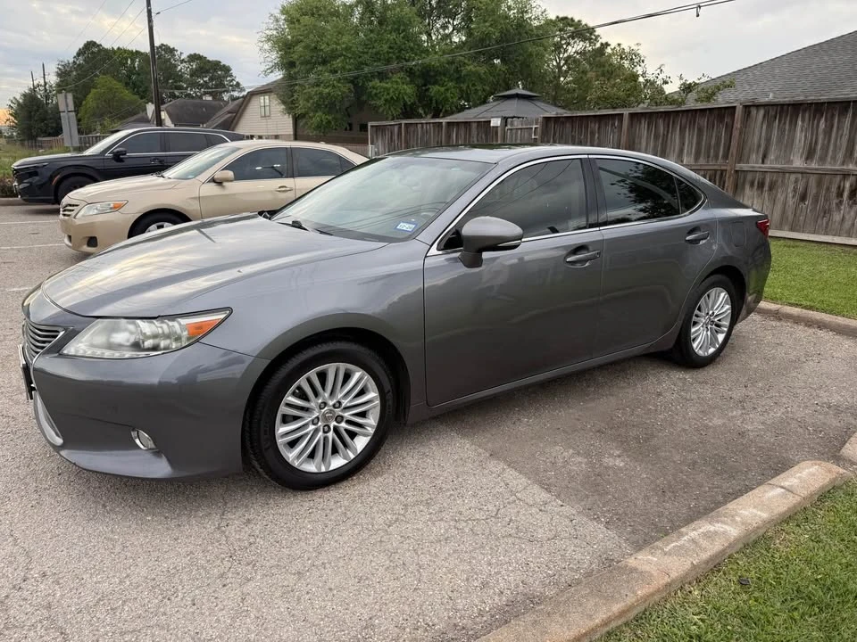 2013 Lexus ES 6th Gen - Image 6 of 13