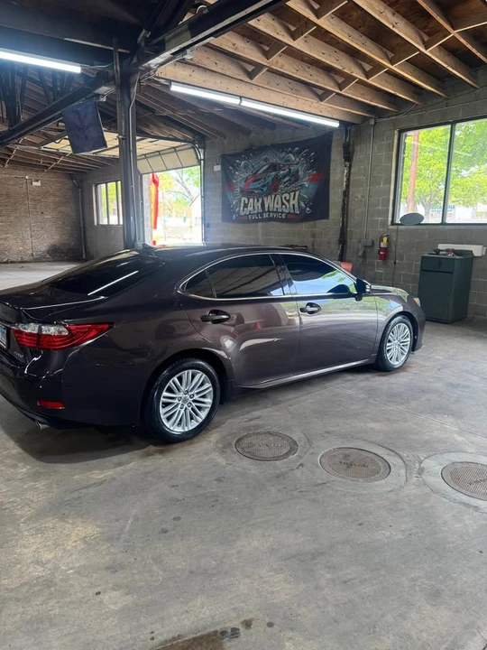 2013 Lexus ES 6th Gen - Image 2 of 10