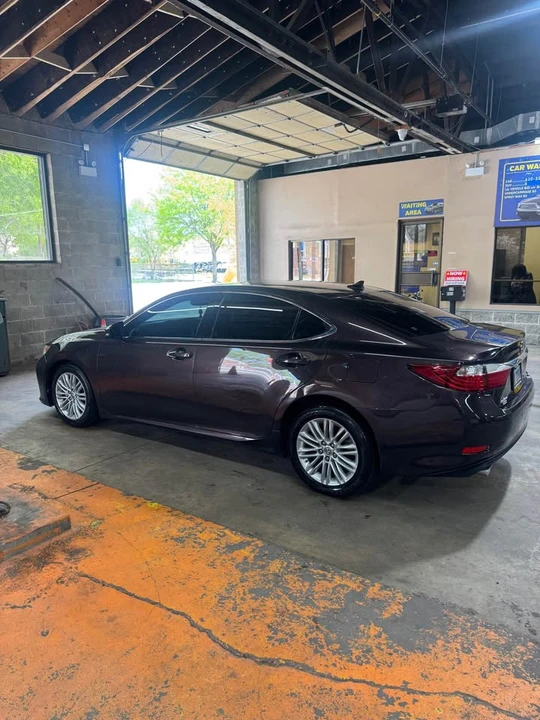 2013 Lexus ES 6th Gen - Image 3 of 10