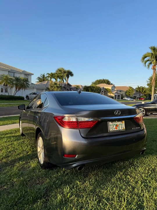 2013 Lexus ES 6th Gen - Image 6 of 18