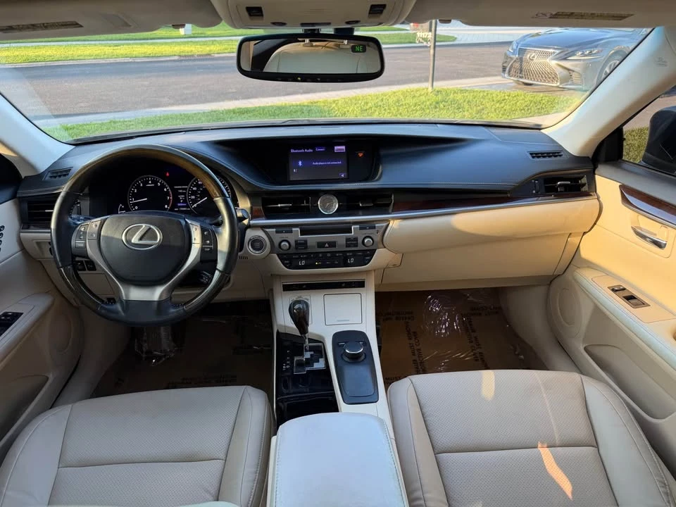 2013 Lexus ES 6th Gen - Image 17 of 18