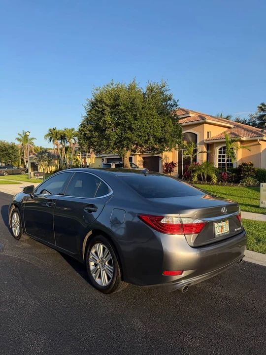 2013 Lexus ES 6th Gen - Image 18 of 18