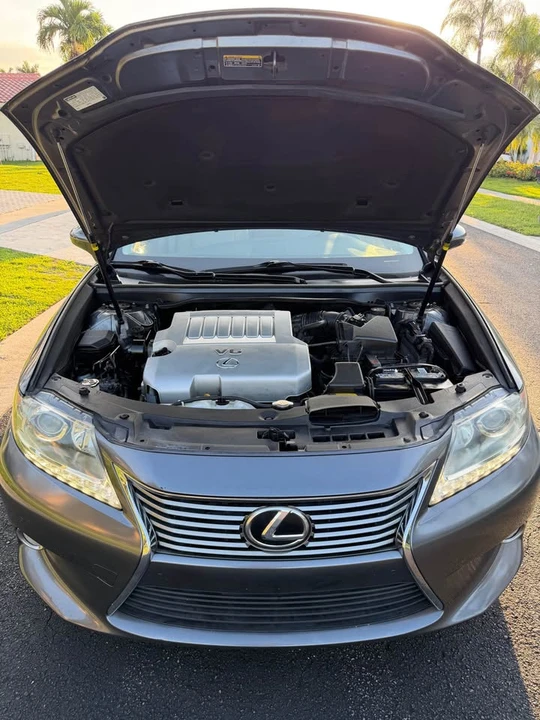 2013 Lexus ES 6th Gen - Image 9 of 18