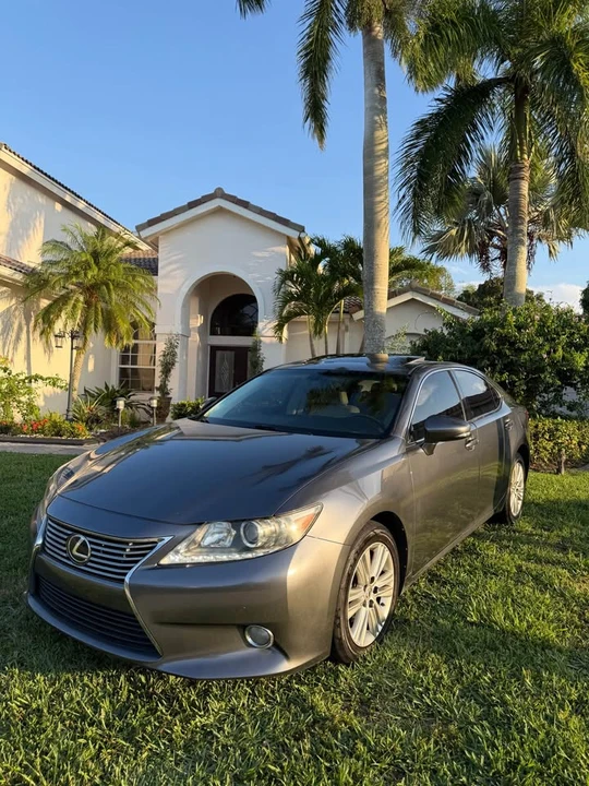 2013 Lexus ES 6th Gen - Image 7 of 18