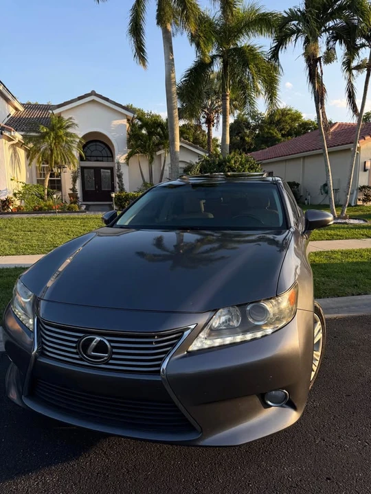 2013 Lexus ES 6th Gen - Image 15 of 18