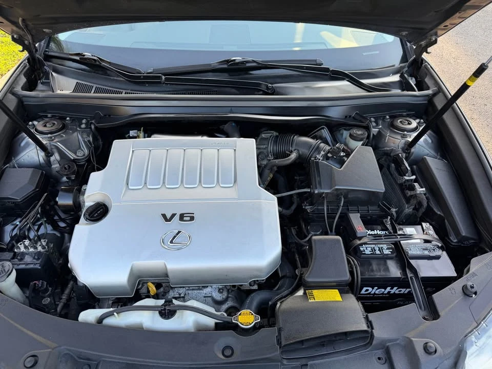 2013 Lexus ES 6th Gen - Image 10 of 18