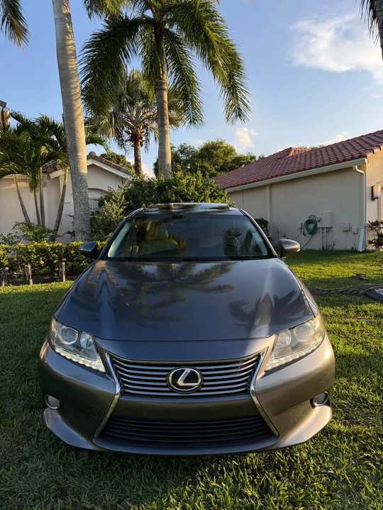 2013 Lexus ES 6th Gen - Image 13 of 18