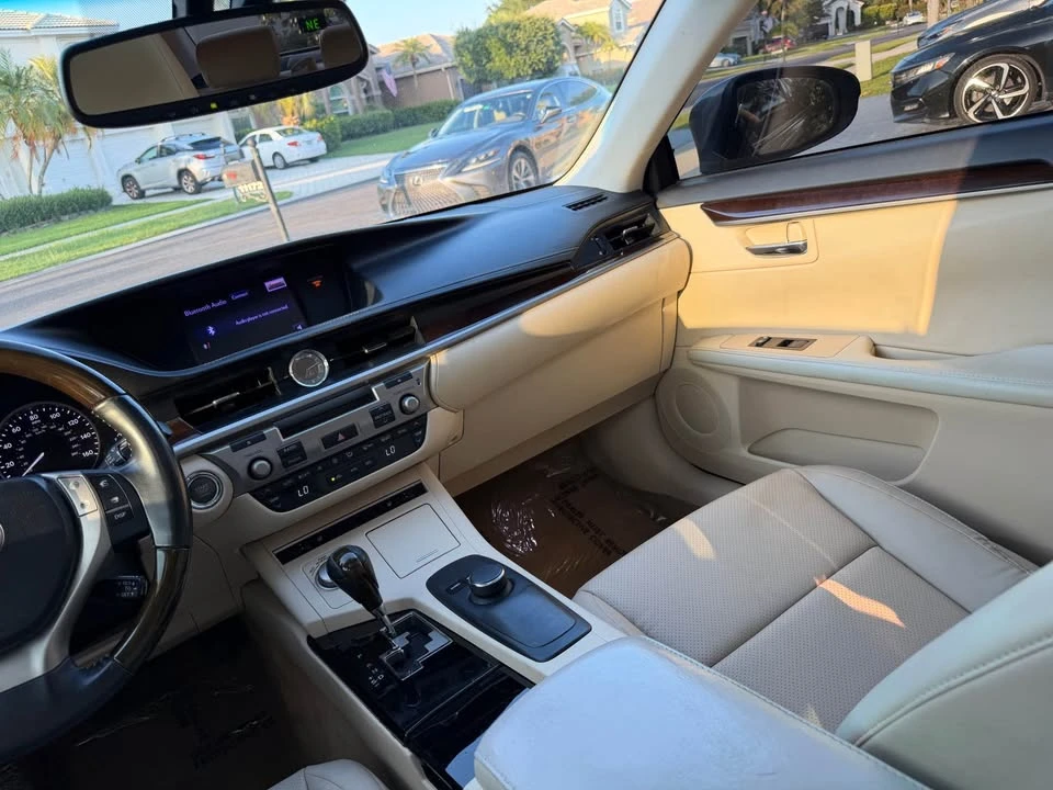 2013 Lexus ES 6th Gen - Image 16 of 18