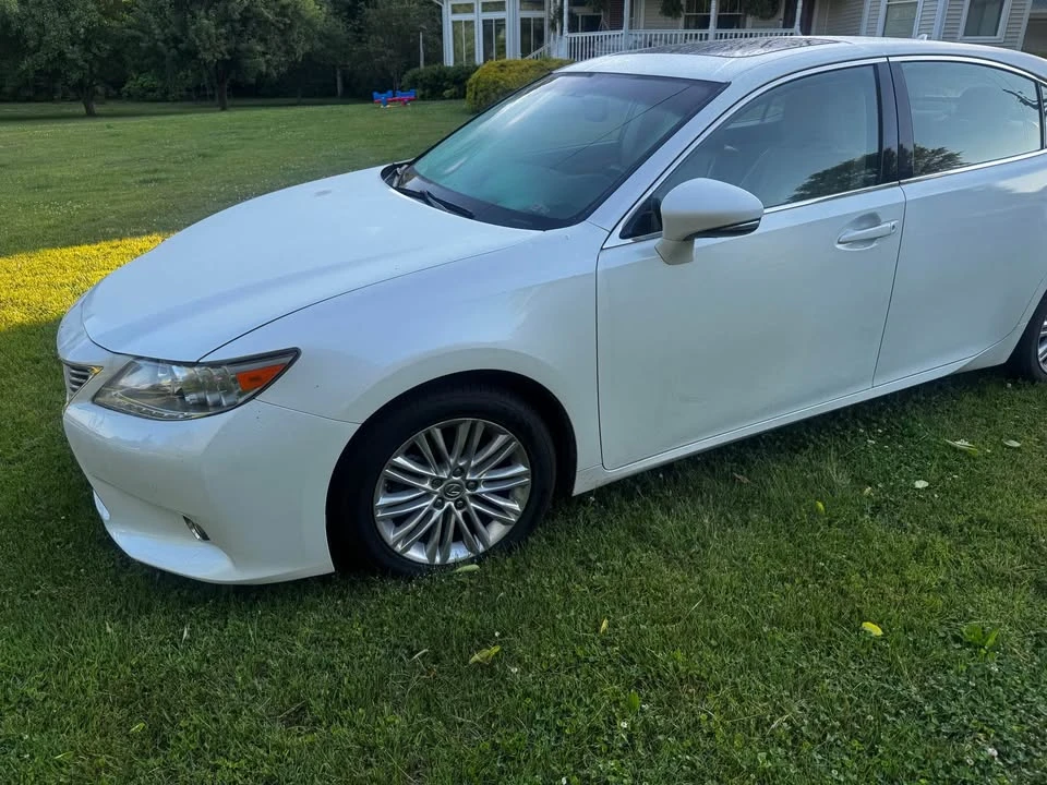 2013 Lexus ES 6th Gen - Image 4 of 8