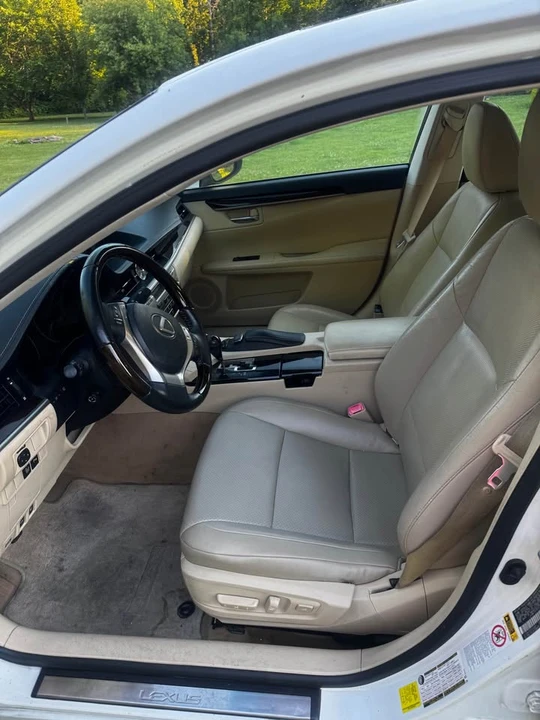 2013 Lexus ES 6th Gen - Image 6 of 8
