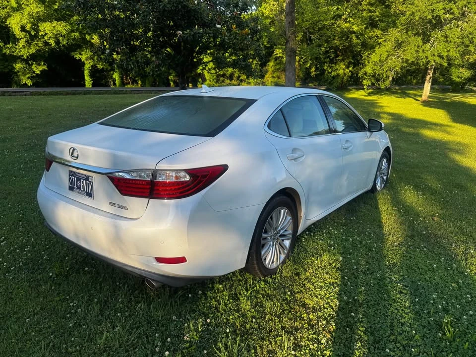 2013 Lexus ES 6th Gen - Image 3 of 8