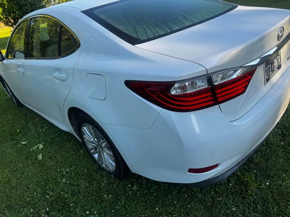 2013 Lexus ES 6th Gen - Image 2 of 8