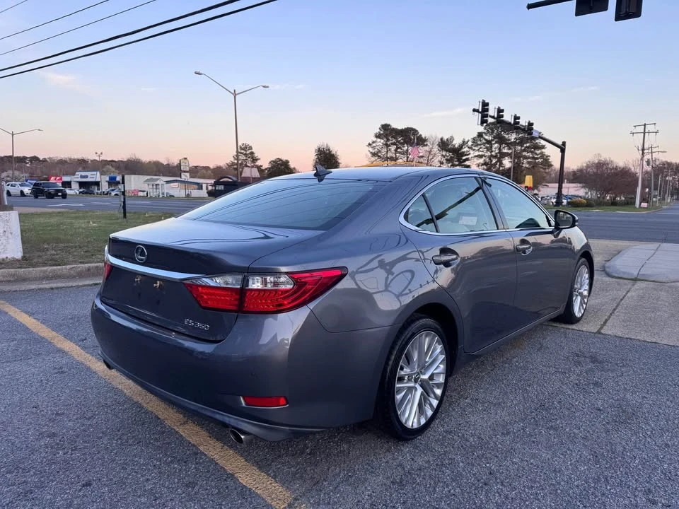 2013 Lexus ES 6th Gen - Image 5 of 20