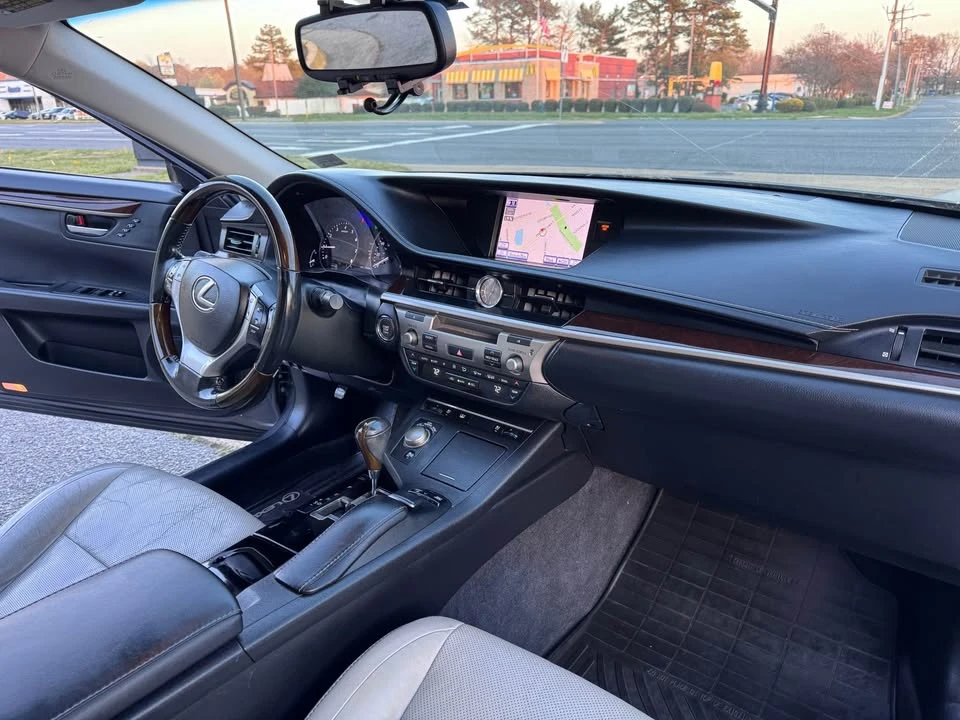 2013 Lexus ES 6th Gen - Image 13 of 20