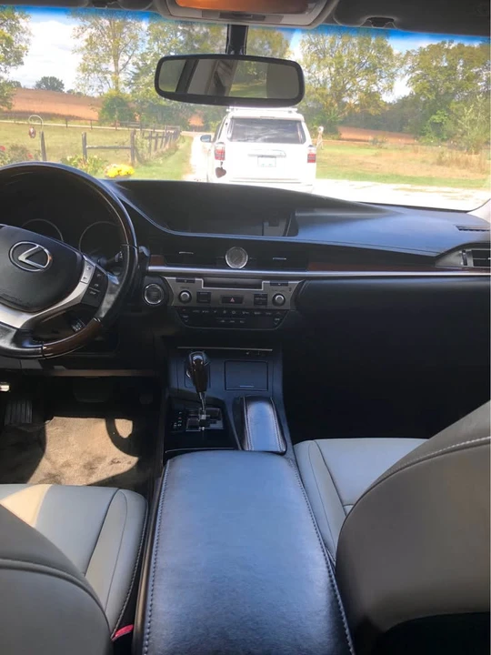 2013 Lexus ES 6th Gen - Image 5 of 7