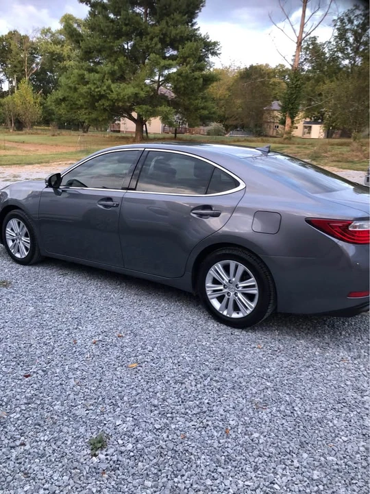 2013 Lexus ES 6th Gen - Image 2 of 7