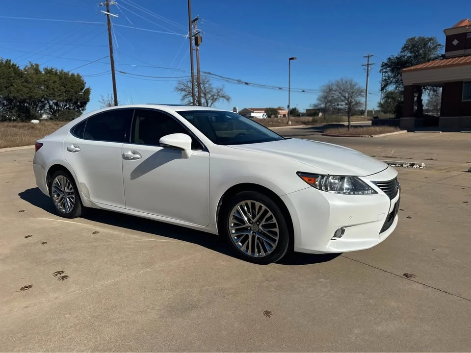 2013 Lexus ES 6th Gen - Image 6 of 15