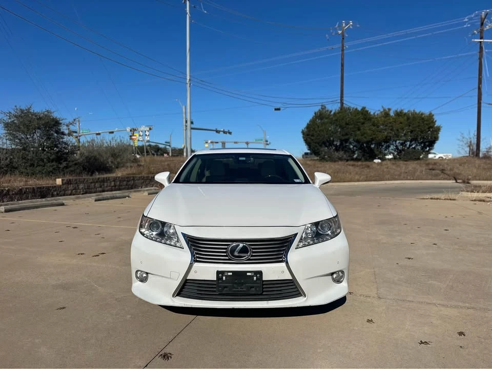 2013 Lexus ES 6th Gen - Image 5 of 15