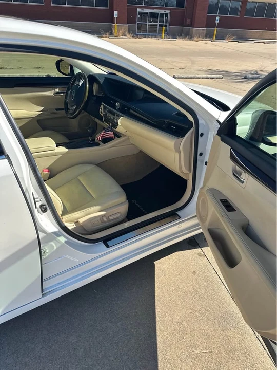 2013 Lexus ES 6th Gen - Image 10 of 15