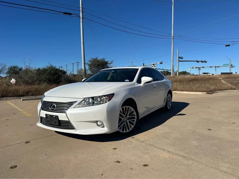 2013 Lexus ES 6th Gen - Image 7 of 15