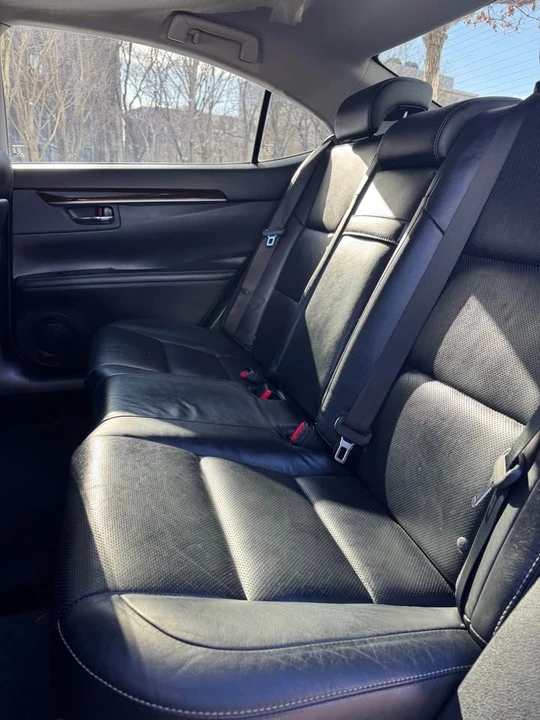 2013 Lexus ES 6th Gen - Image 10 of 18