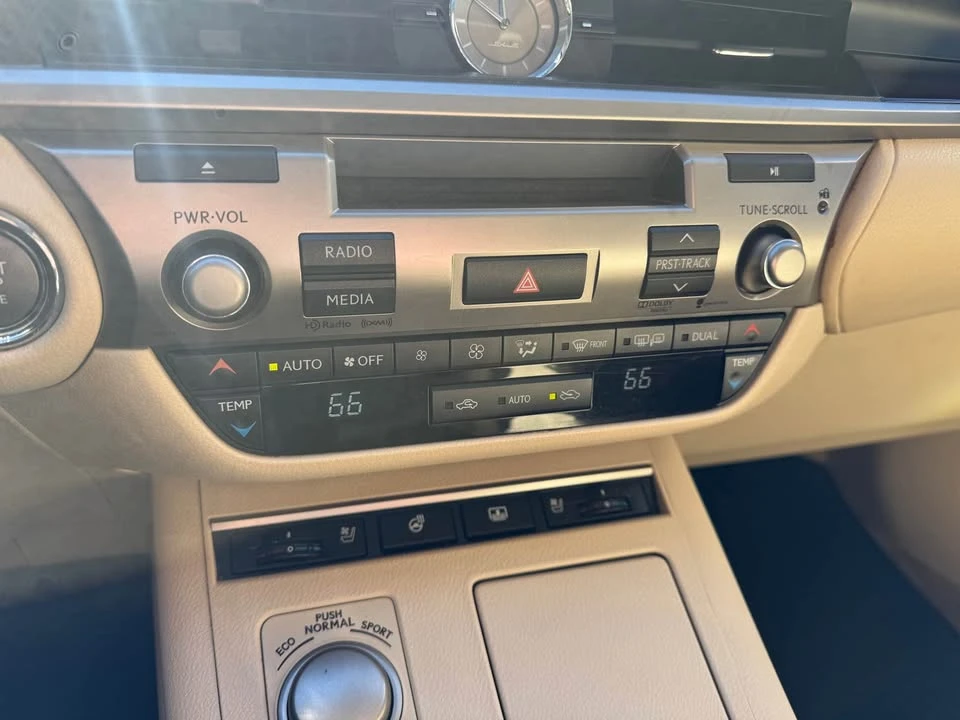 2013 Lexus ES 6th Gen - Image 17 of 20