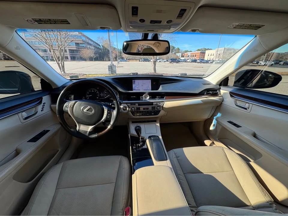 2013 Lexus ES 6th Gen - Image 14 of 20